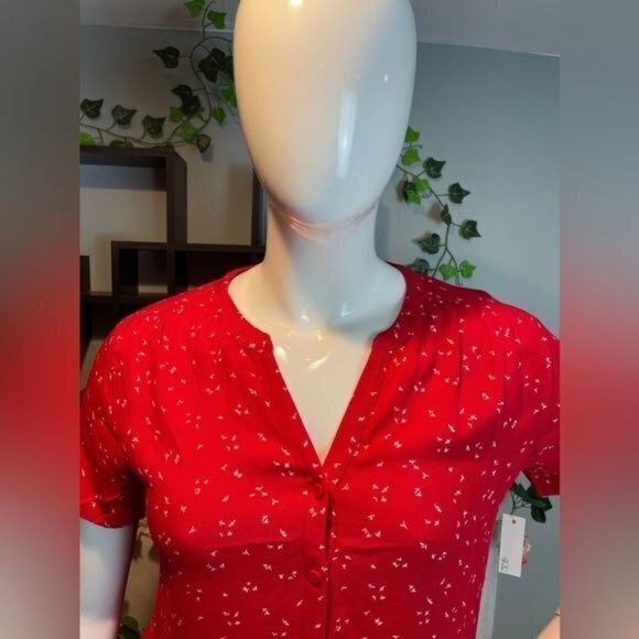 Red Floral Short-Sleeve V-Neck Woven Blouse Size‎ M RefJ001-2 - Picture 9 of 12